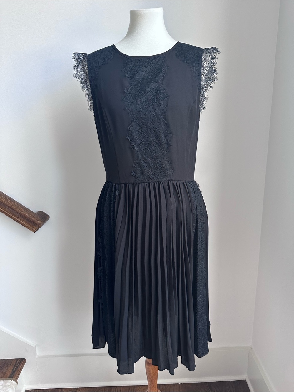 Banana Republic Black Lace-Trim Sleeveless Midi Pleated Dress Size 10